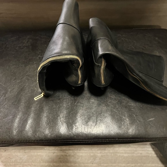 Sexy Black leather boots with zipper up the back - Picture 2 of 7